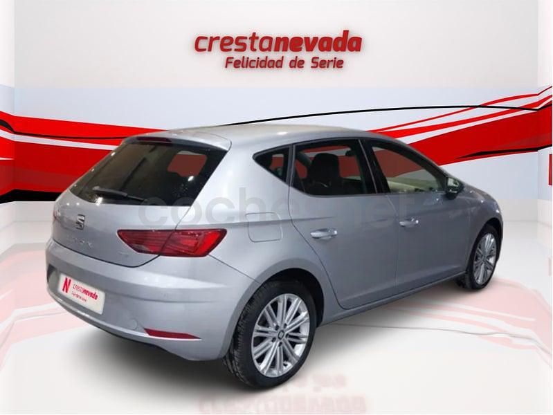 Usado Seat Leon XCELLENCE 130 CV (95 kW) 2020 Gris / plata Berlina