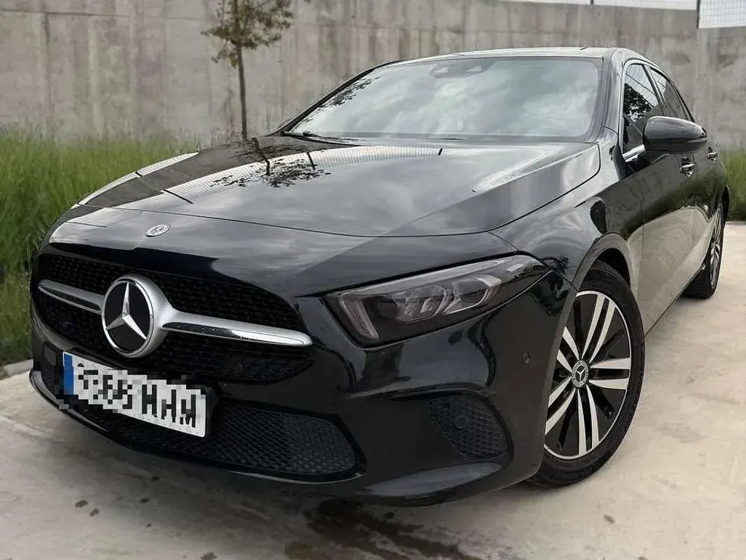 Usado Mercedes A180 109 CV (80 kW) 2020 Negro Utilitario