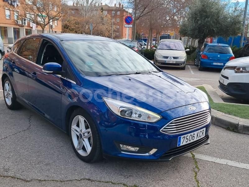 Azul Usado 2017 Ford Focus ST-Line Berlina | 8499 € (Super precio) - Imagen 1/4