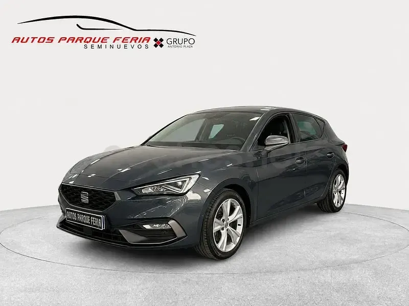 Usado Seat Leon FR 116 CV (85 kW) 2025 Gris / plata Berlina