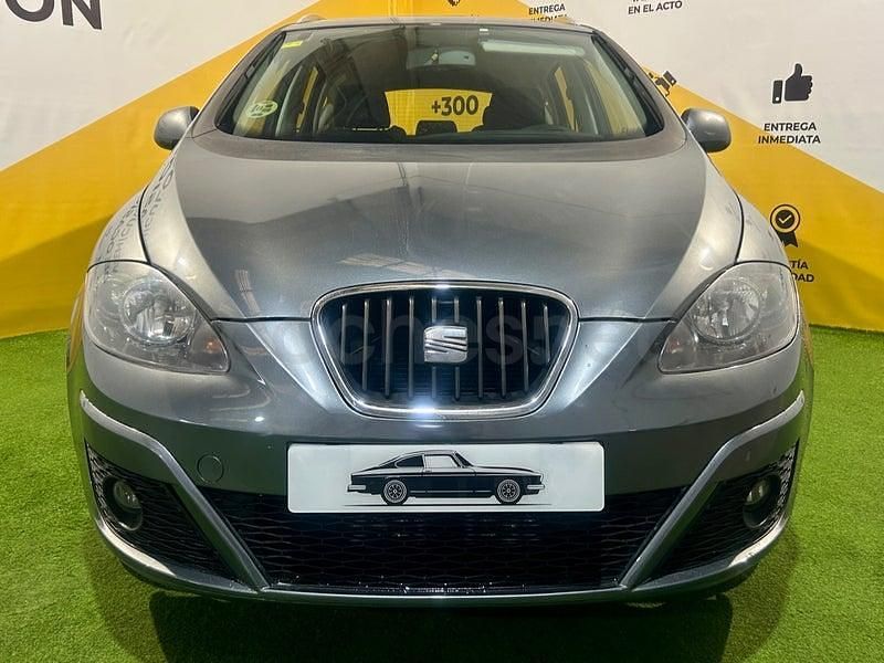 Usado Seat Altea XL Style 105 CV (77 kW) 2013 Gris / plata Monovolumen