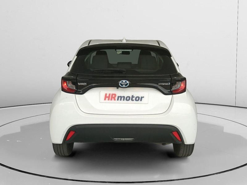 Usado Toyota Yaris Hybrid Business Edition 117 CV (86 kW) 2022 Blanco Utilitario