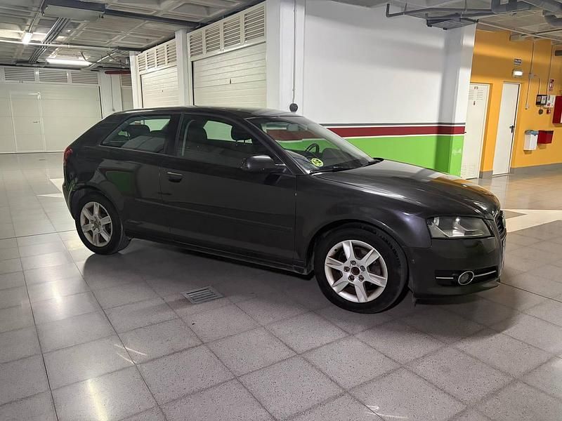 Usado Audi A3 Ambition 105 CV (77 kW) 2011 Gris Utilitario