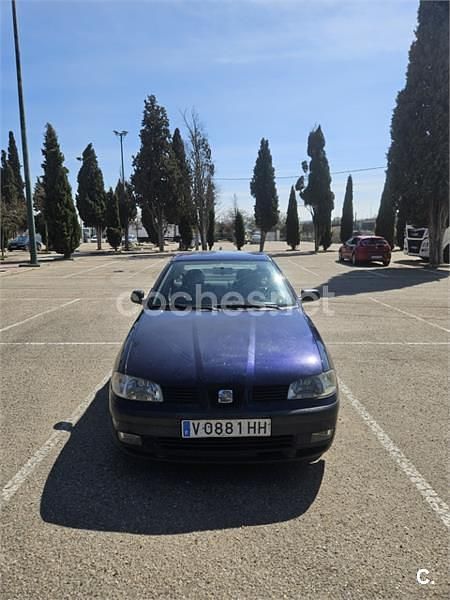 Usado Seat Cordoba Stella 90 CV (66 kW) 2000 Azul Berlina
