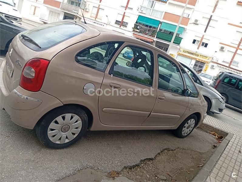 Usado Citroën Xsara Picasso Exclusive 92 CV (67 kW) 2006 Amarillo Monovolumen