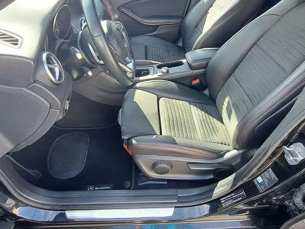 Usado Mercedes C220 170 CV (125 kW) 2018 Negro Familiar