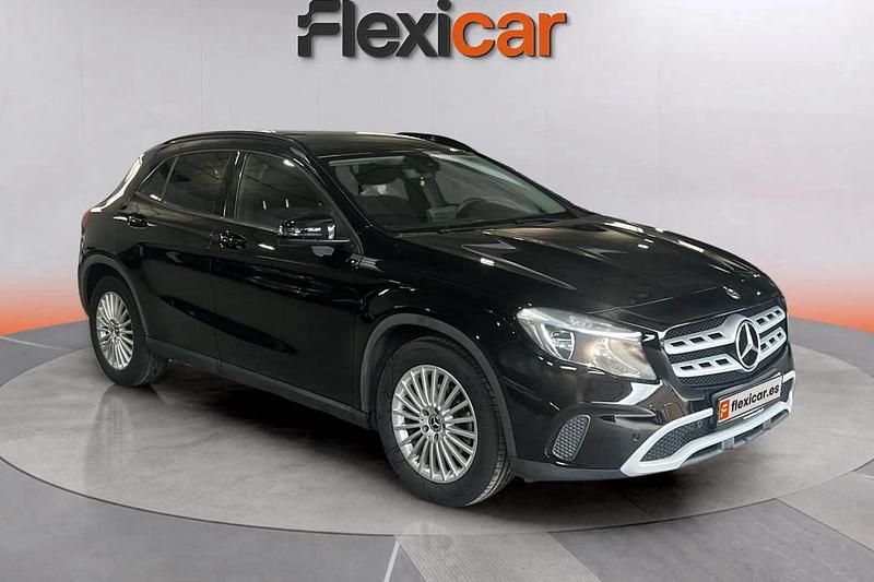 Usado Mercedes GLA180 122 CV (89 kW) 2018 Negro SUV
