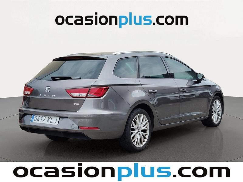 Usado Seat Leon Style Plus 115 CV (84 kW) 2018 Gris Monovolumen