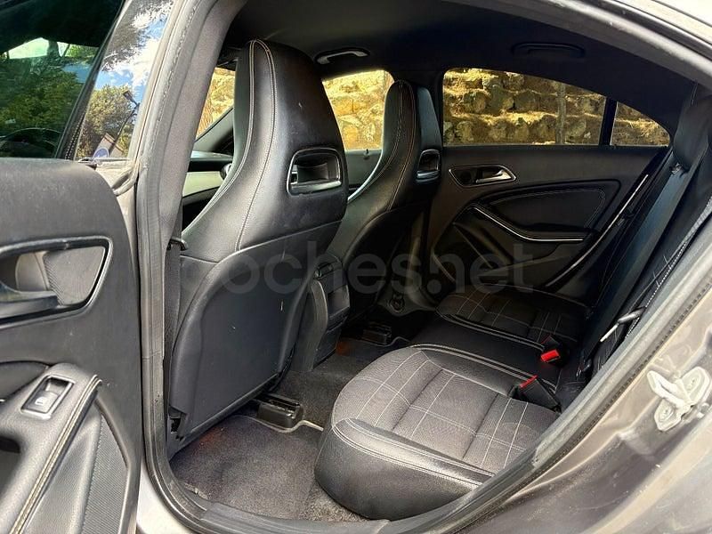Usado Mercedes CLA220 AMG line 177 CV (130 kW) 2015 Gris / plata Berlina
