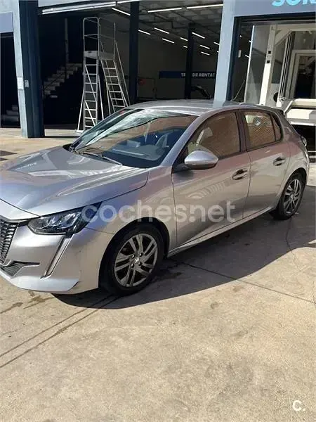 Usado Peugeot 208 Style 100 CV (73 kW) 2021 Gris / plata Utilitario