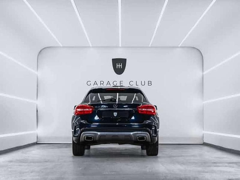 Usado Mercedes GLA200 AMG line 136 CV (100 kW) 2017 Azul SUV