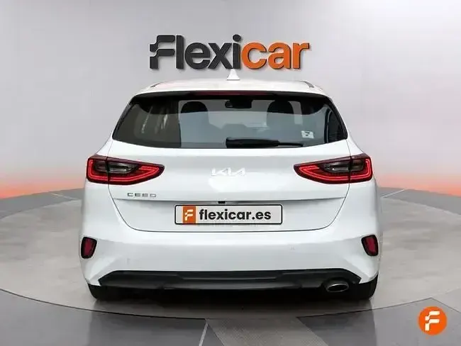 Usado Kia Ceed 100 CV (73 kW) 2022 Blanco Utilitario