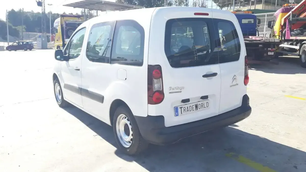 Usado Citroën Berlingo Live 76 CV (55 kW) 2018 Blanco Monovolumen