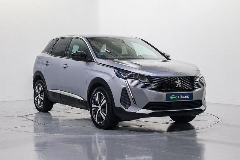 Usado Peugeot 3008 Allure 130 CV (95 kW) 2024 Gris / plata SUV