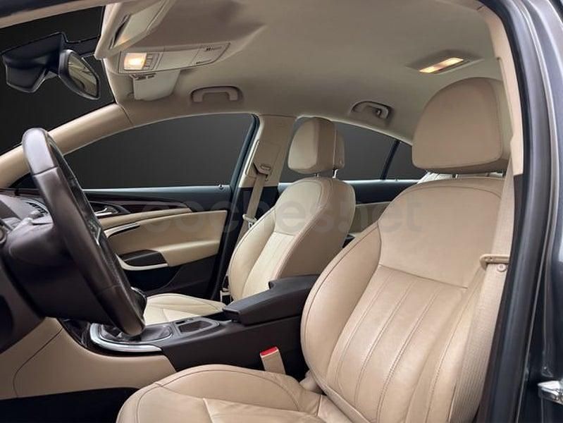 Usado Opel Insignia Cosmo 140 CV (102 kW) 2011 Gris / plata Berlina