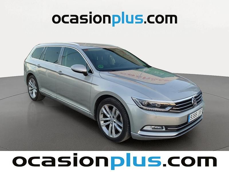 Usado VW Passat Sportline 180 CV (132 kW) 2016 Gris plata Familiar