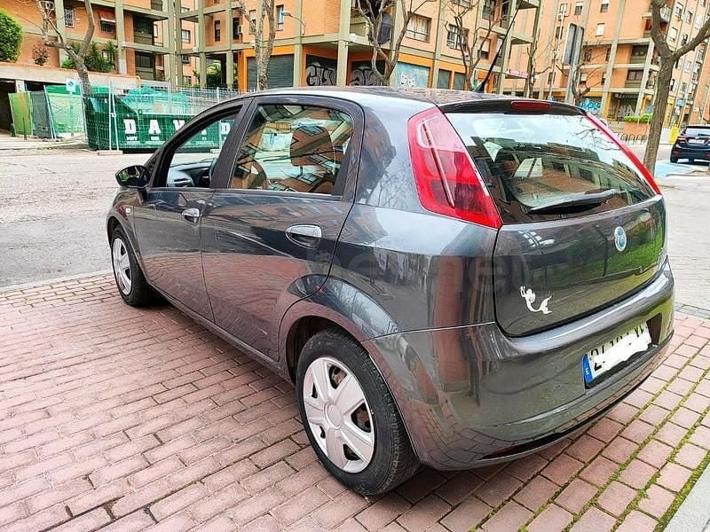 Usado Fiat Grande Punto Dynamic 95 CV (69 kW) 2007 Gris / plata Utilitario