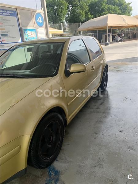 Usado VW Golf III GT 100 CV (73 kW) 1998 Amarillo Berlina