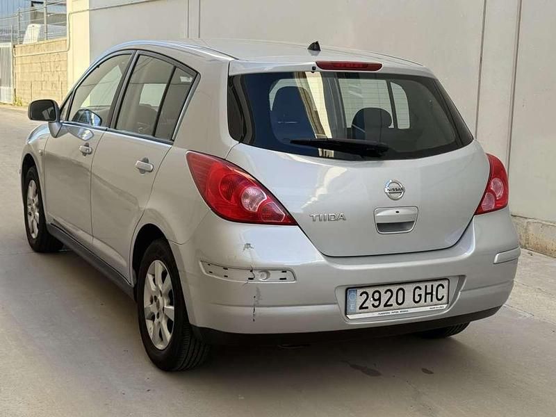 Usado Nissan Tiida Tekna 110 CV (80 kW) 2008 Gris / plata Utilitario