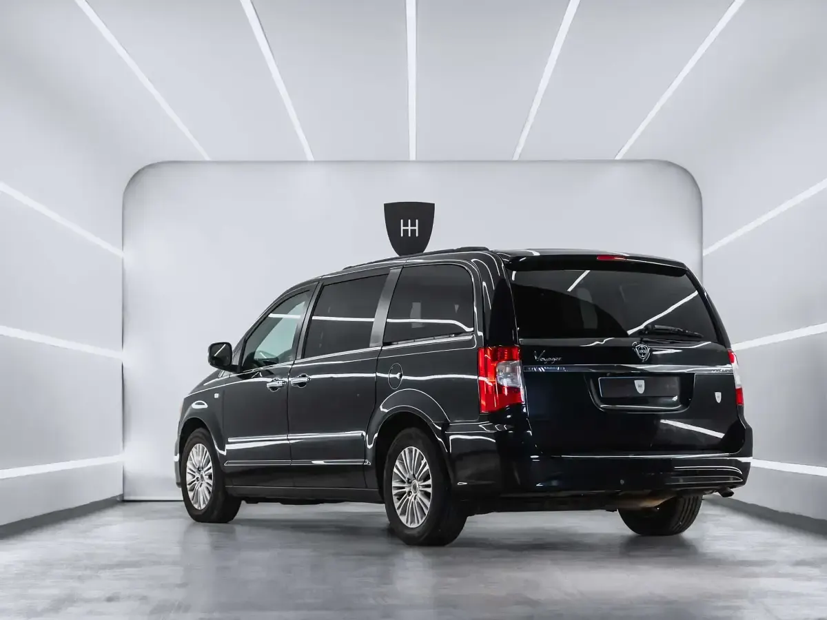 Usado Lancia Voyager Gold 178 CV (130 kW) 2013 Negro Monovolumen