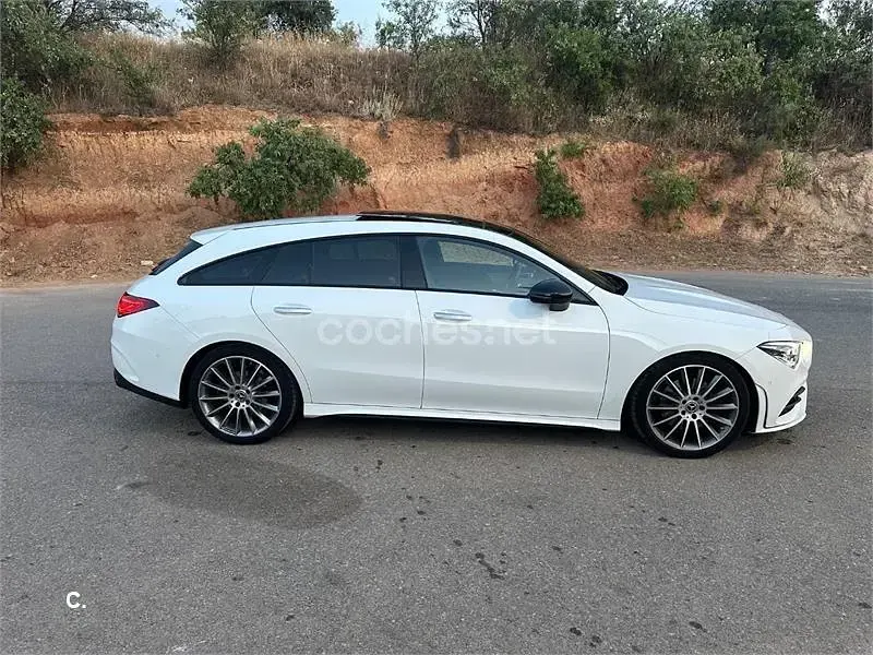 Usado Mercedes CLA200 Shooting Brake 150 CV (110 kW) 2021 Blanco Familiar