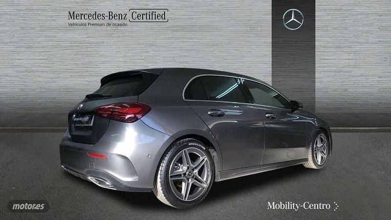 Usado Mercedes A180 AMG line 116 CV (85 kW) 2024 Gris montaña Berlina