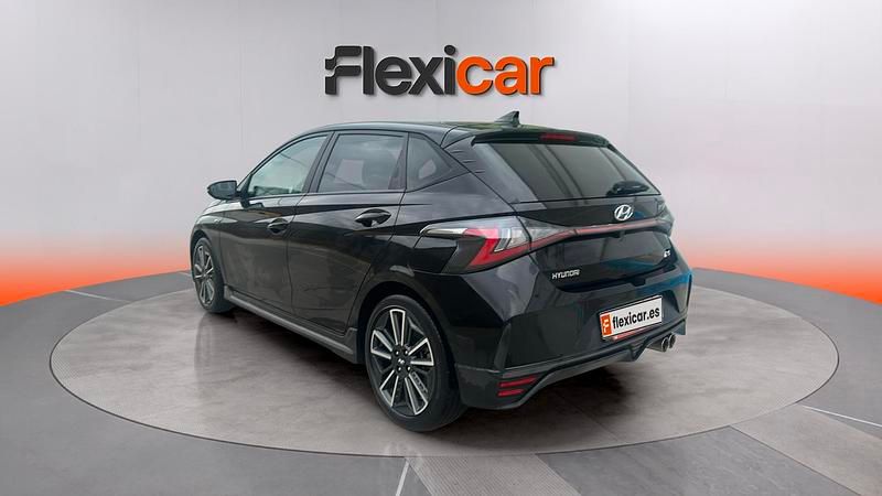Usado Hyundai i20 101 CV (74 kW) 2022 Negro Utilitario