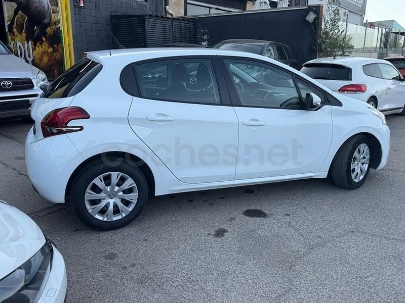 Usado Peugeot 208 Active 75 CV (55 kW) 2018 Blanco Utilitario
