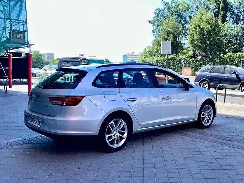 Usado Seat Leon Style 110 CV (80 kW) 2016 Gris / plata Familiar
