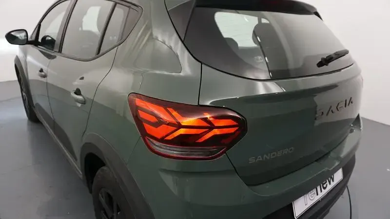 Usado Dacia Sandero Expression 110 CV (80 kW) 2024 Verde Berlina