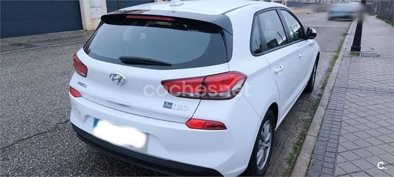Usado Hyundai i30 95 CV (69 kW) 2018 Blanco Berlina