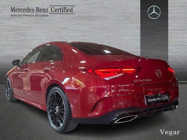 Usado Mercedes CLA220 AMG line 190 CV (139 kW) 2023 Manufaktur rojo patagonia Berlina