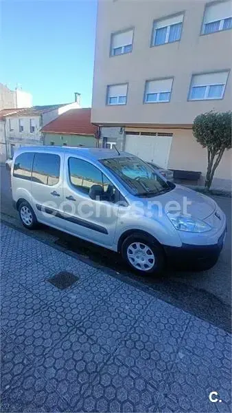 Usado Peugeot Partner Tepee Outdoor 90 CV (66 kW) 2010 Gris / plata Monovolumen