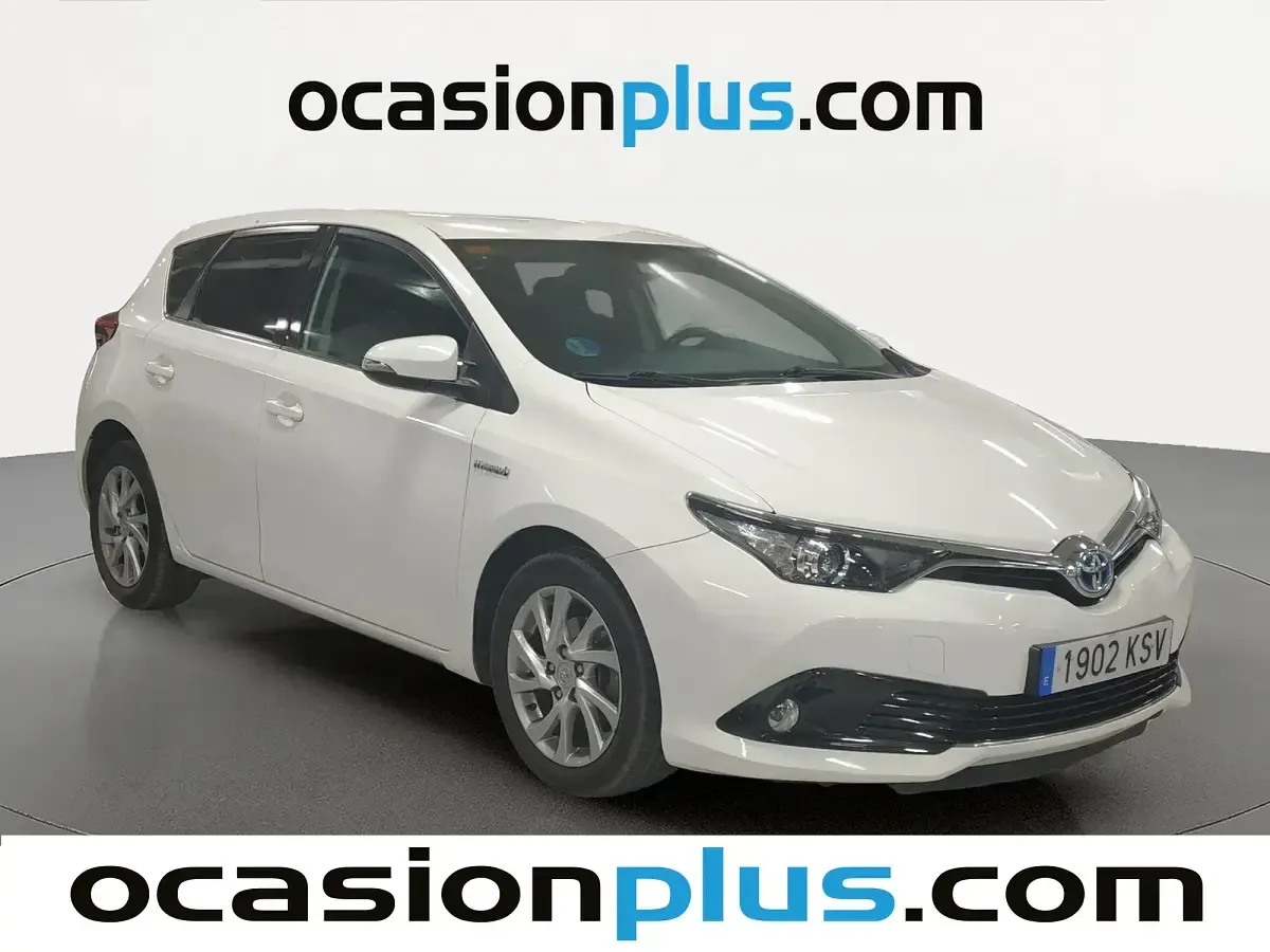 Usado Toyota Auris Hybrid Active 136 CV (100 kW) 2019 Blanco Berlina