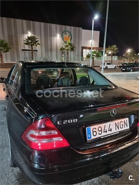 Usado Mercedes E200 75 CV (55 kW) 1993 Negro Familiar