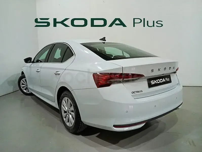 Usado Skoda Octavia Selection 150 CV (110 kW) 2025 Blanco Utilitario