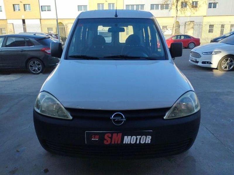 Usado Opel Combo Cosmo 70 CV (51 kW) 2006 Blanco Monovolumen