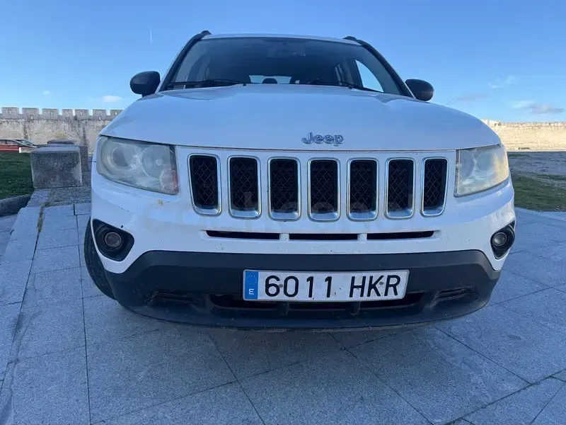 Usado Jeep Compass Sport 136 CV (100 kW) 2013 Blanco SUV