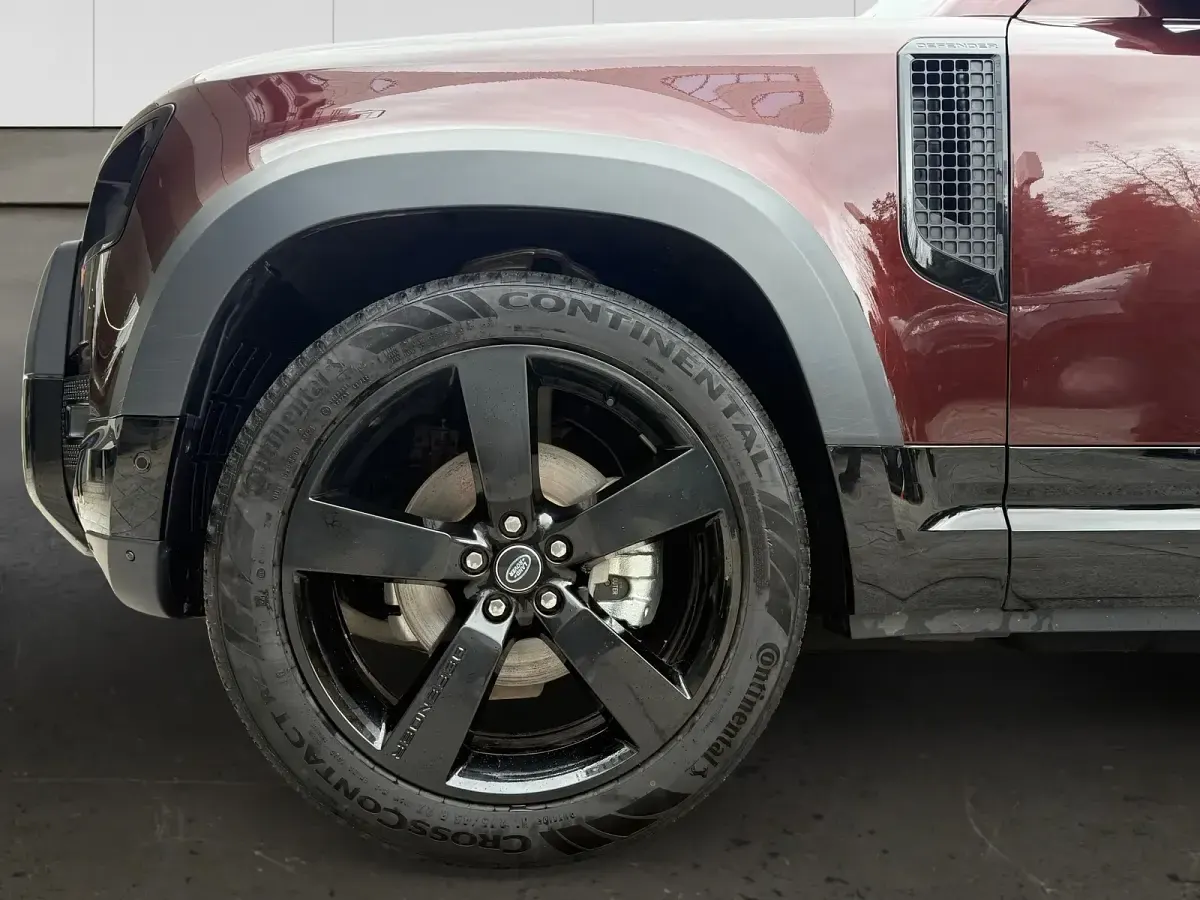 Usado Land Rover Defender 249 CV (183 kW) 2025 Sedona red SUV