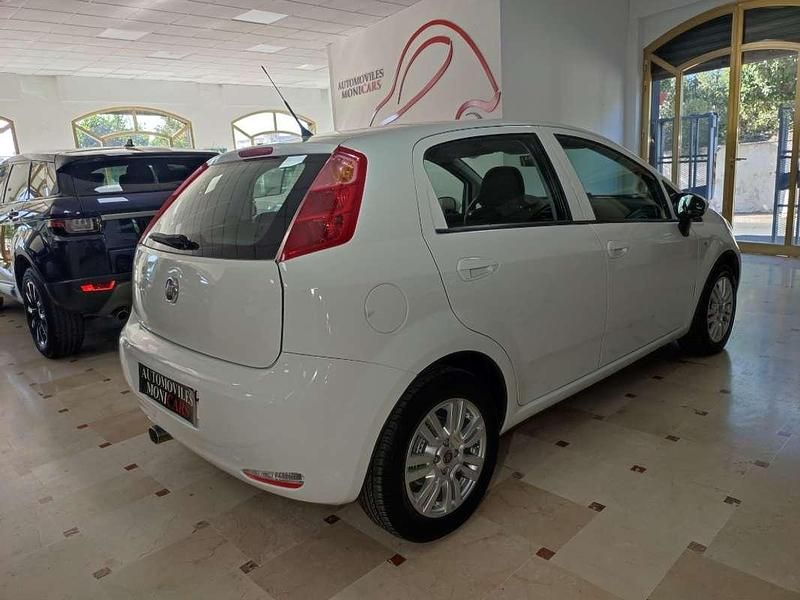 Usado Fiat Punto Pop 69 CV (50 kW) 2016 Blanco Utilitario