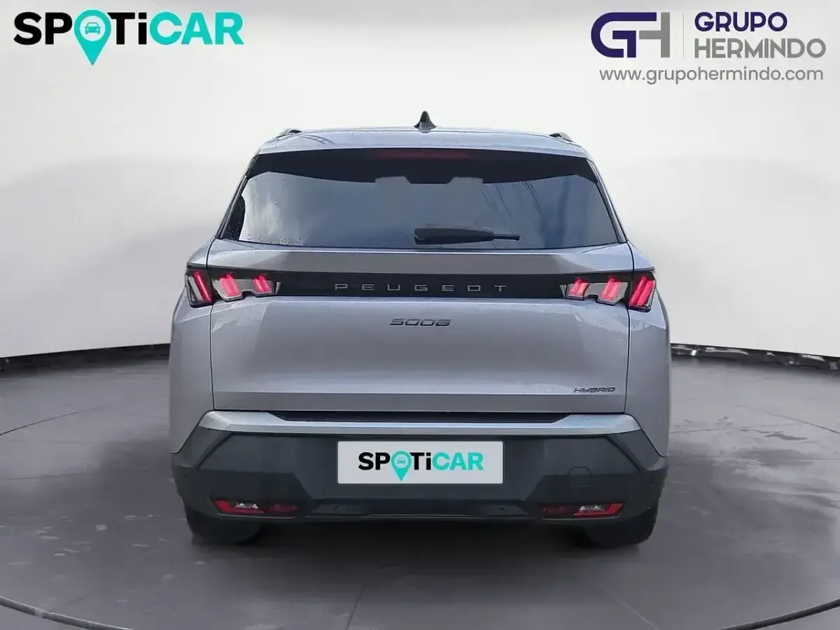 Używany Peugeot 5008 Allure 145 KM (106 kW) 2025 Szary SUV