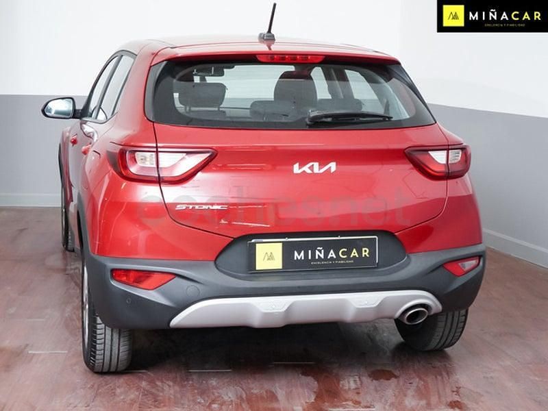 Usado Kia Stonic 84 CV (61 kW) 2022 Rojo SUV