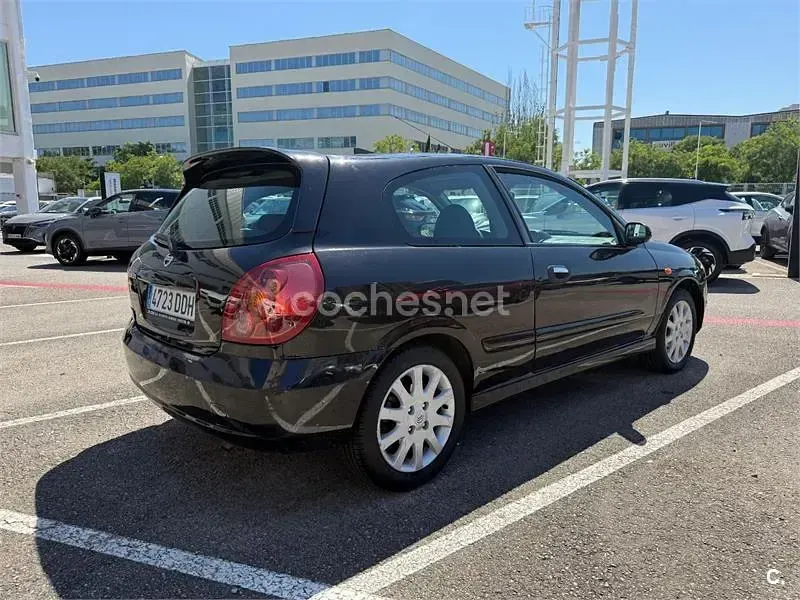 Usado Nissan Almera Tekna 98 CV (72 kW) 2004 Negro Berlina