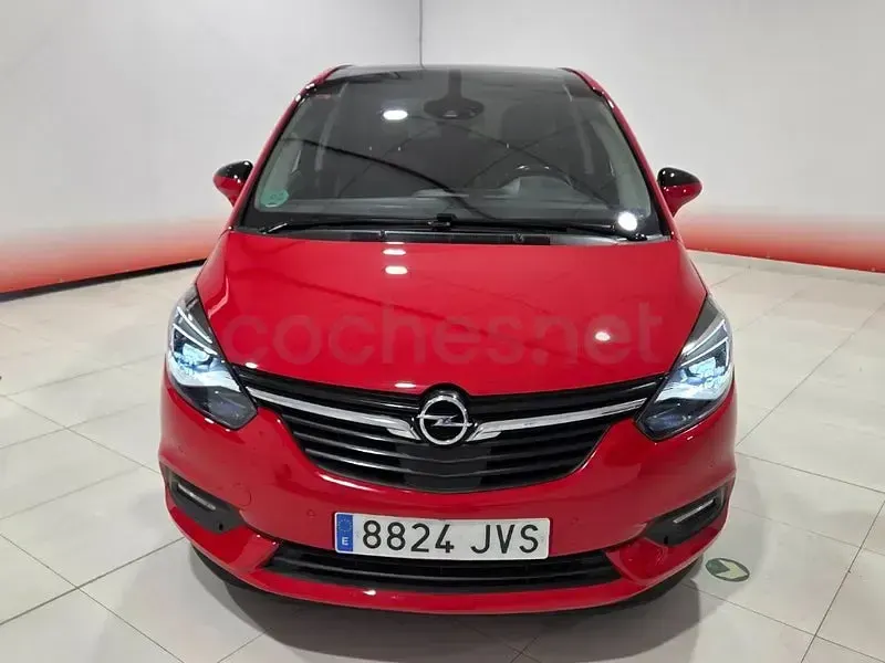 Usado Opel Zafira Tourer Excellence 170 CV (125 kW) 2016 Rojo Monovolumen