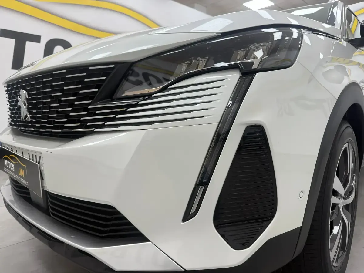 Usado Peugeot 5008 Allure 130 CV (95 kW) 2021 Blanco SUV
