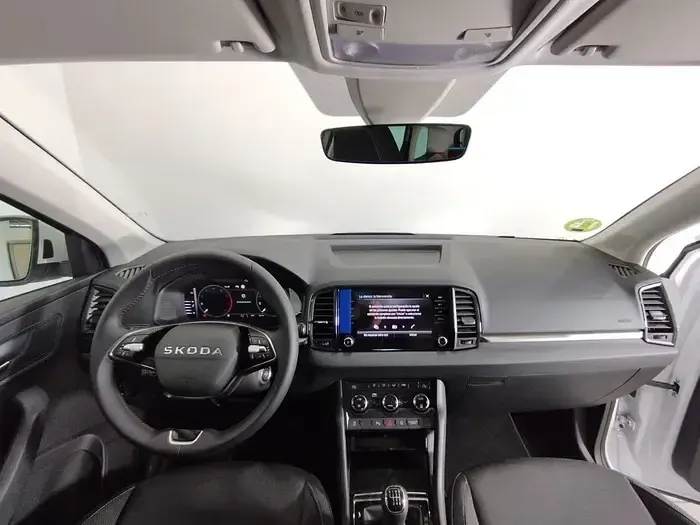 Usado Skoda Karoq Selection 116 CV (85 kW) 2025 Blanco SUV