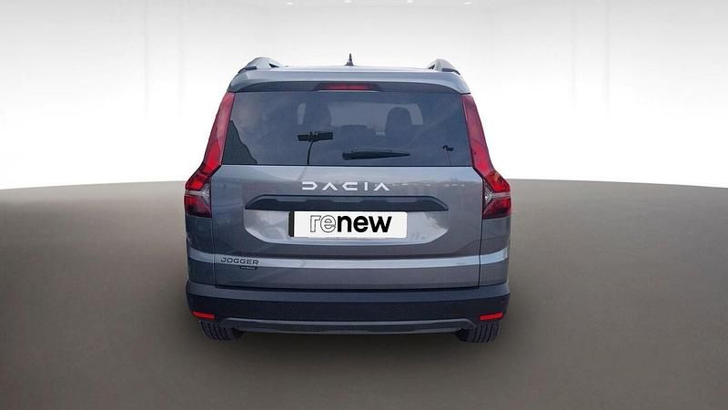 Usado Dacia Jogger Expression 140 CV (102 kW) 2024 Griss pizarra Monovolumen