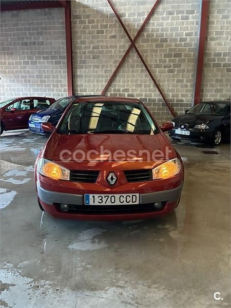 Usado Renault Mégane II Dynamique 115 CV (84 kW) 2002 Rojo Berlina