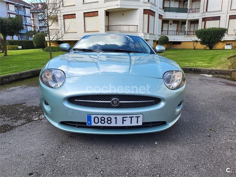 Usado Jaguar XK8 298 CV (219 kW) 2007 Gris / plata Coupe