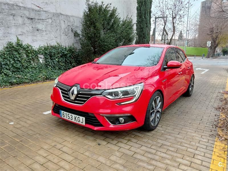 Usado Renault Mégane IV Zen 110 CV (80 kW) 2017 Rojo Berlina